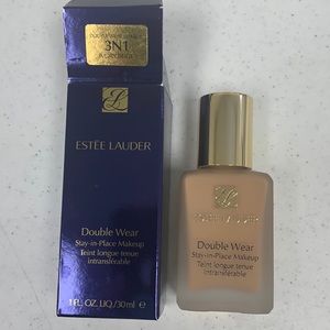 Estée Lauder double wear stay in place makeup. 3N1 ivory beige. NIB.